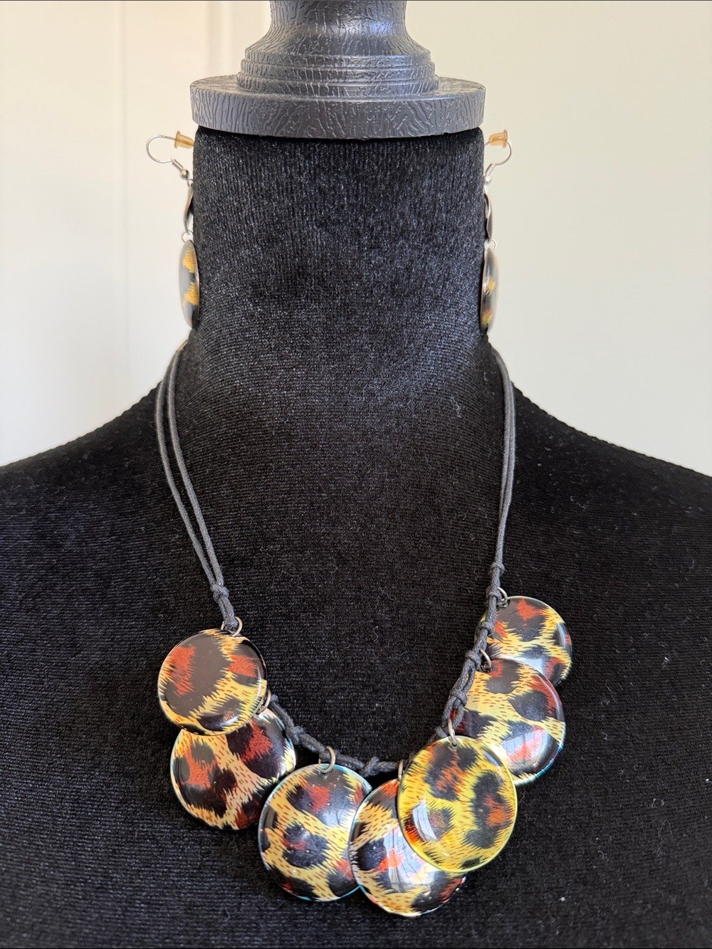 Handcrafted Multicolor Leopard Pendant Necklace and Earring Set